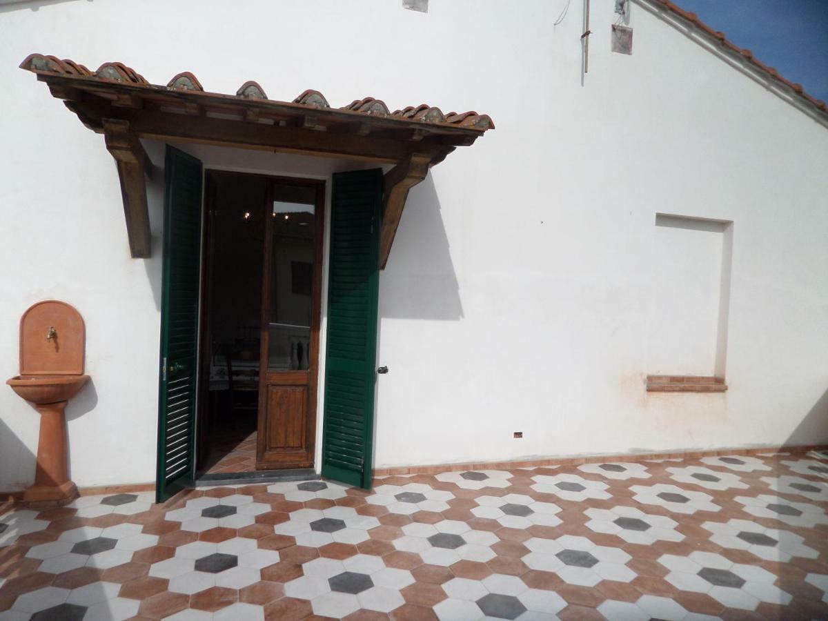 La Terrazza Apartman Palaia Kültér fotó