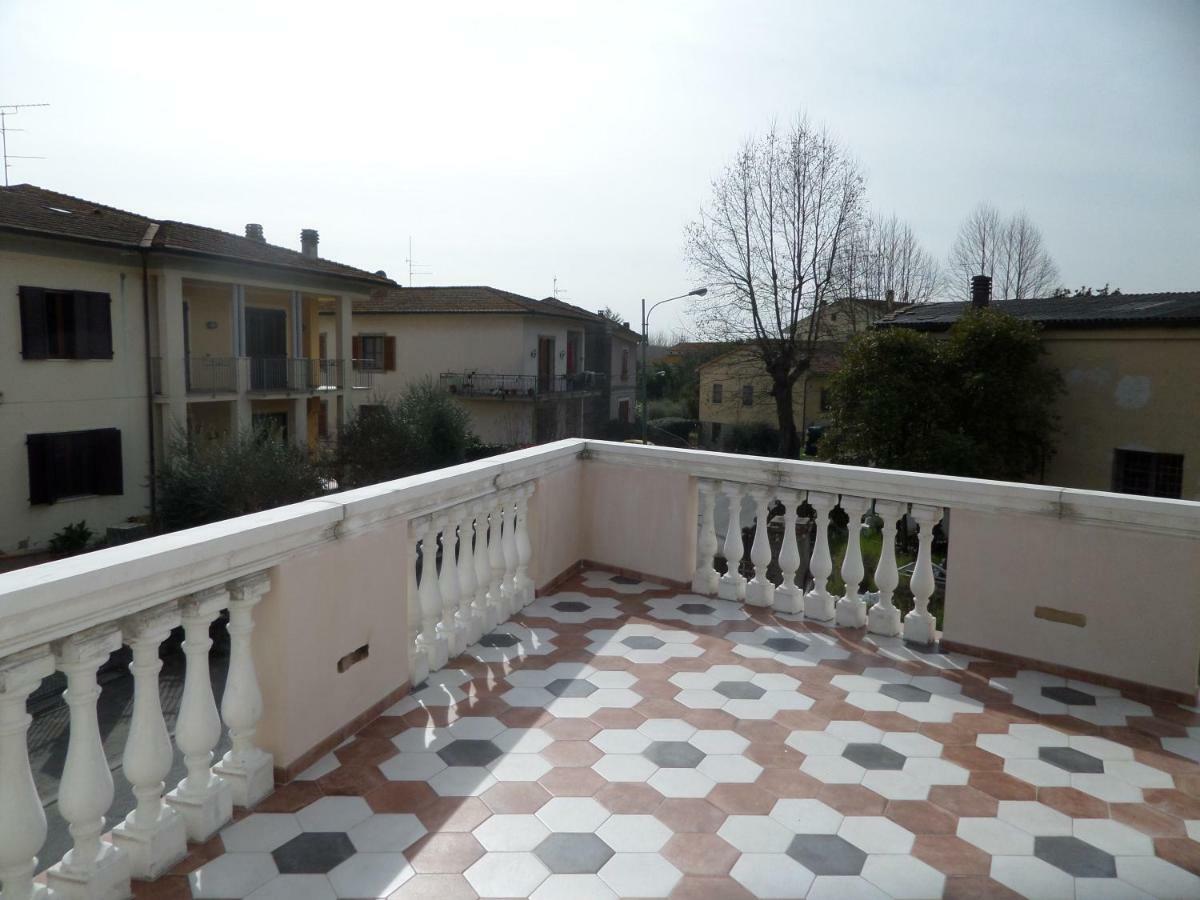 La Terrazza Apartman Palaia Kültér fotó